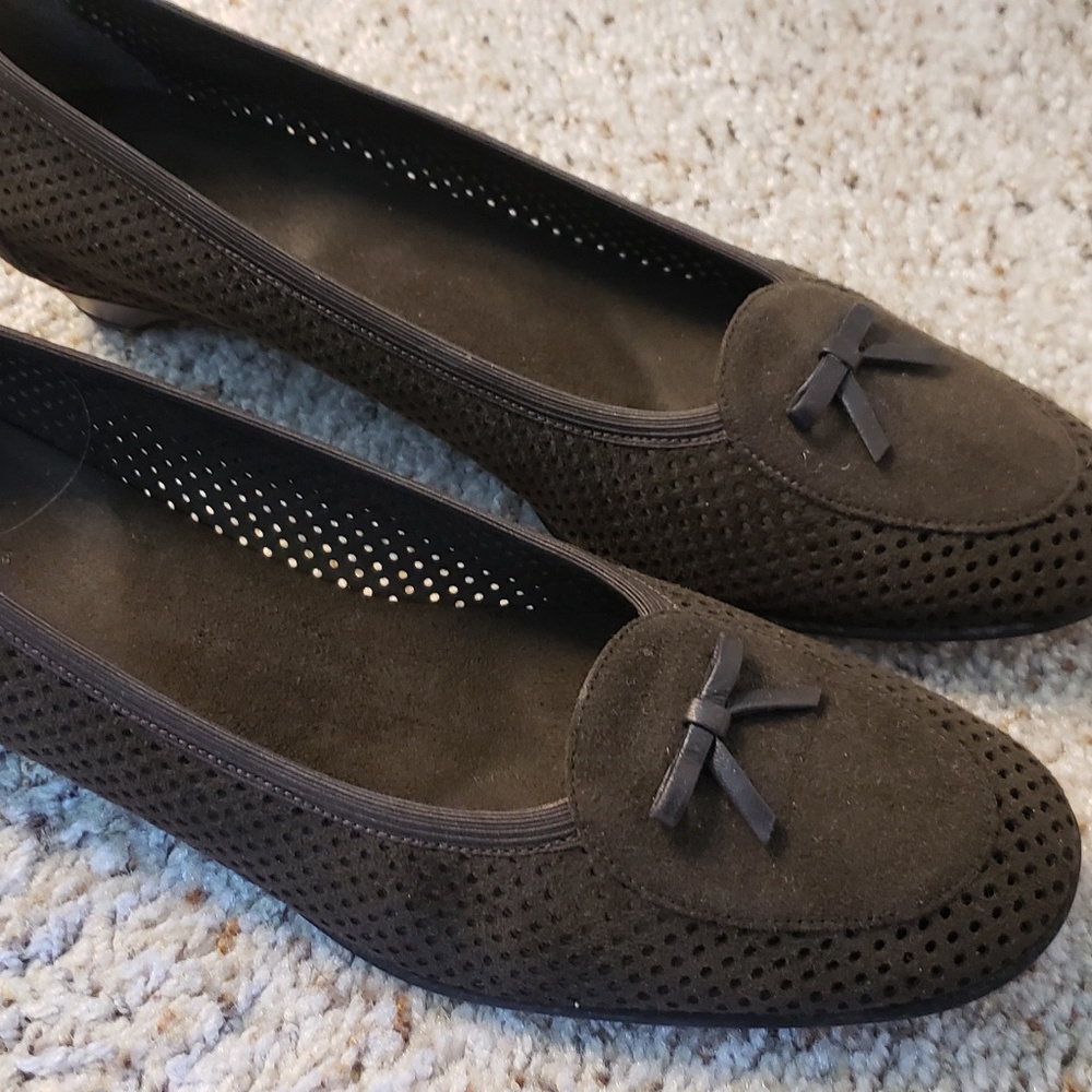 Shoes - Picture 2 of 3